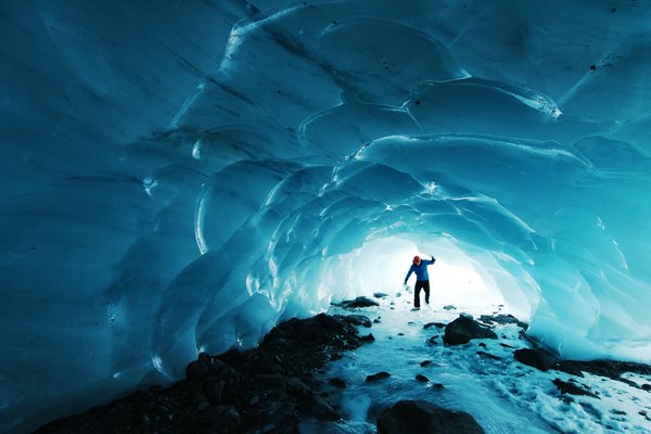 Comment organiser une visite des cavernes de glace en Islande sans guide touristique ?